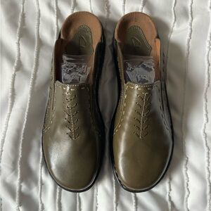 Clark Women’s Leather Green Mule